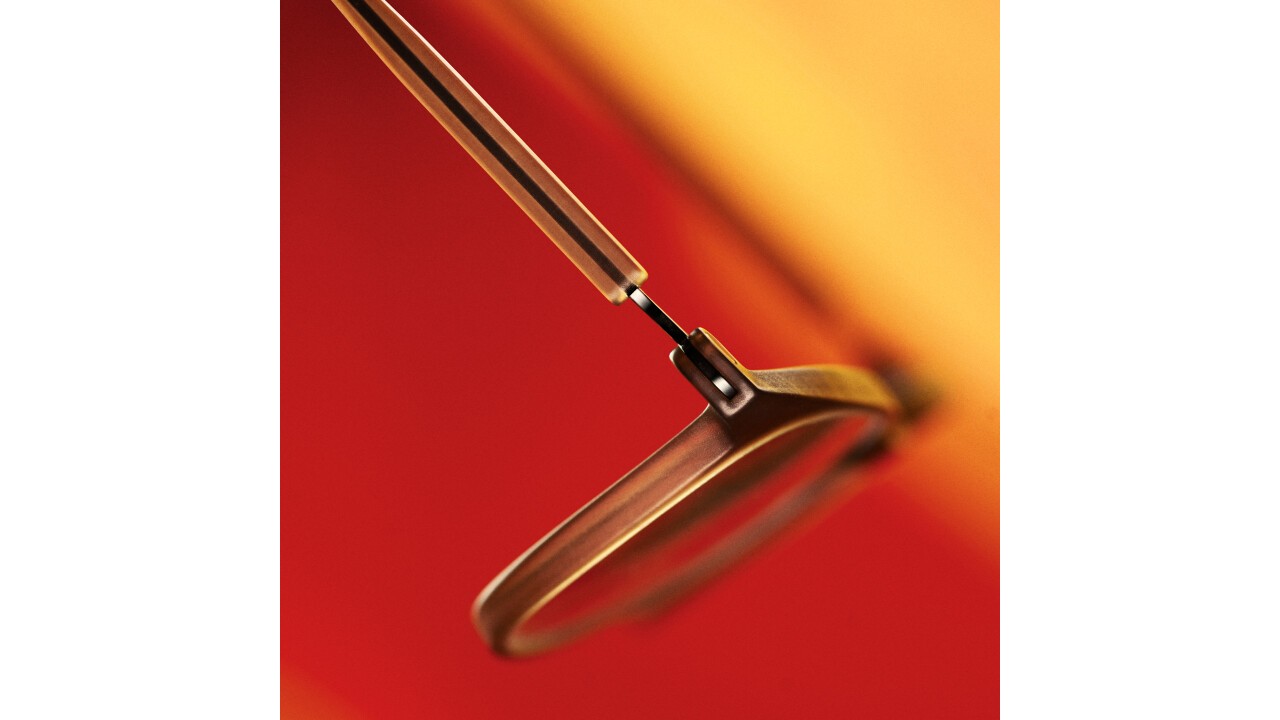 Unique look in four metal colors.