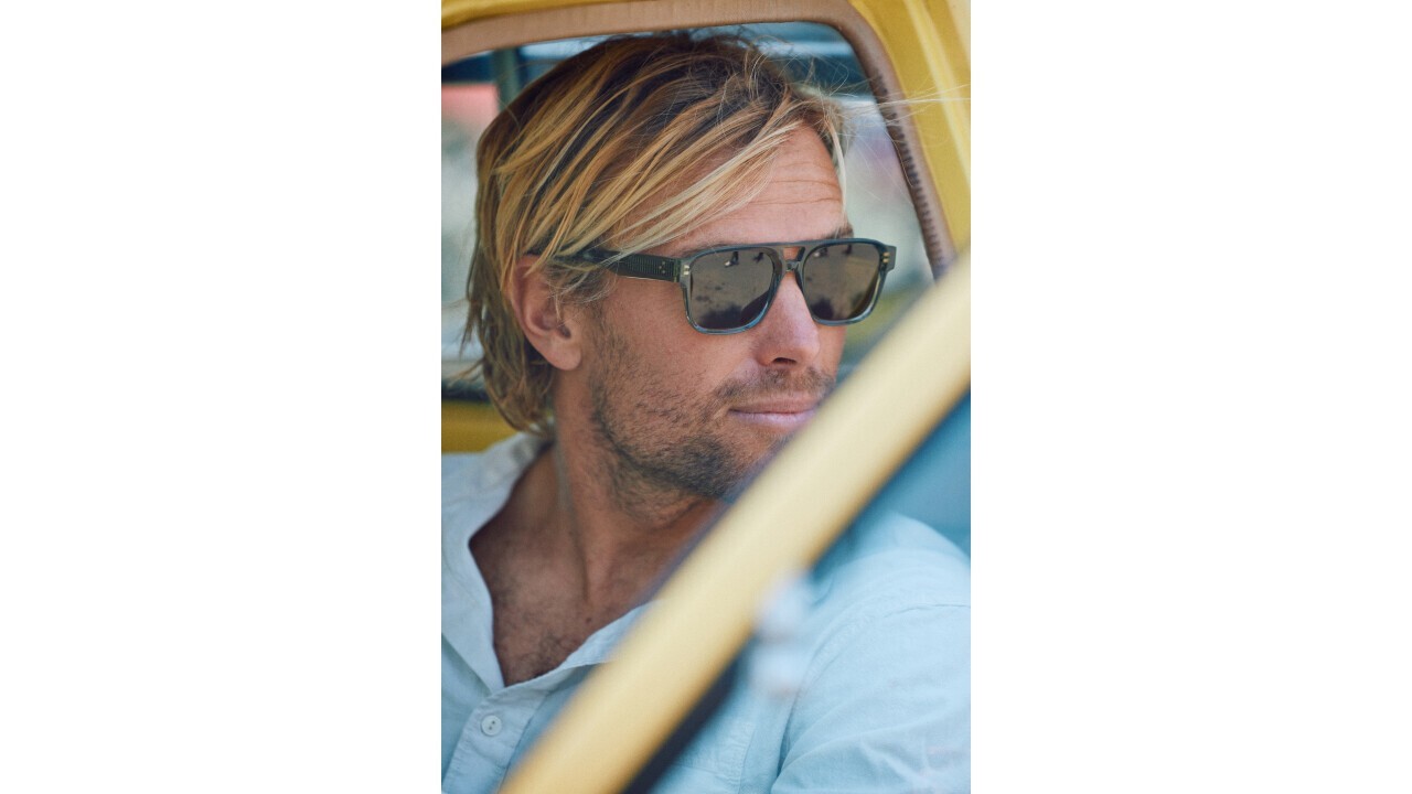 Tanner in Rifka in Cambria und Vibrant Brown Polarized