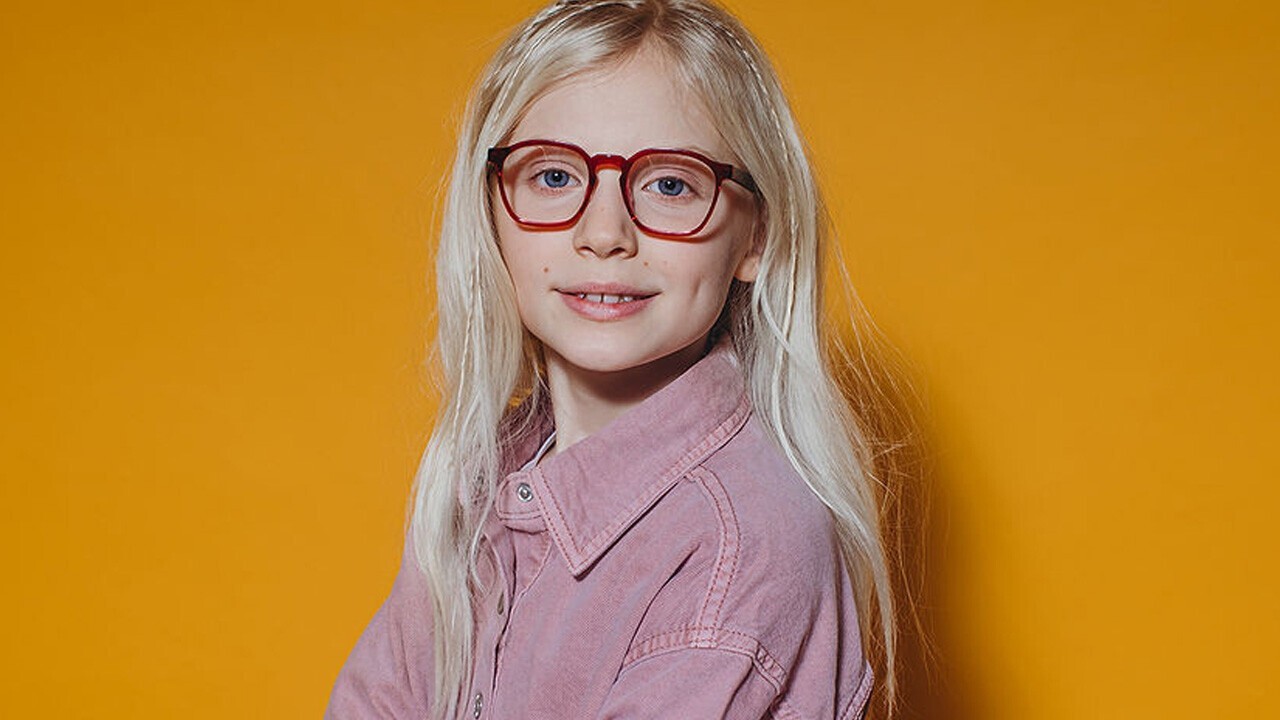 VINCENT is a classic with a curved top line, rather angular shape and looks soo casual! VINCENT is large and gorgeous, but not so high-rising.