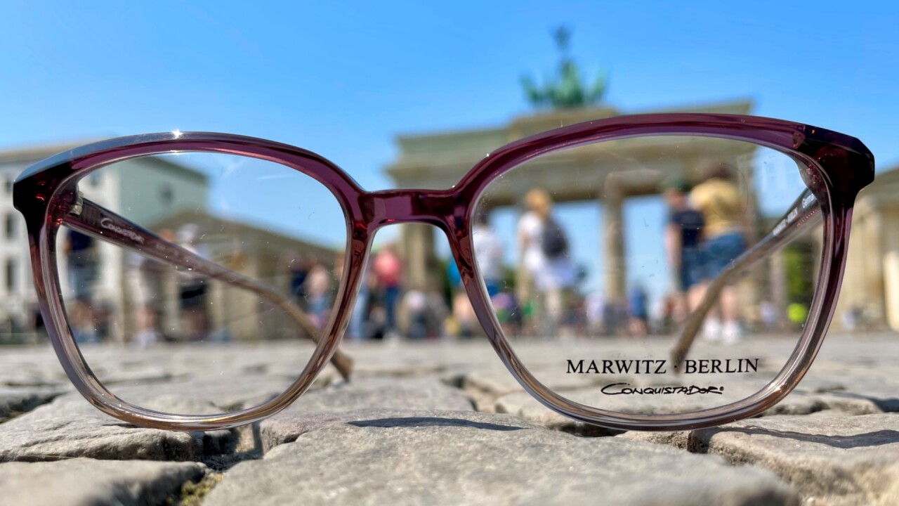 So markant wie das Brandenburger Tor, ist auch die A 117 Farbe 70 mit den angefasten Oberrändern.