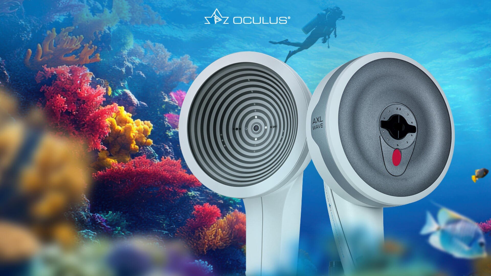 Zwei runde Oculus-Geräte sind vor einer farbenfrohen Unterwasser-Korallenriff-Szene mit Fischen und einem Taucher im Hintergrund zu sehen. Das Oculus-Logo befindet sich oben in der Mitte des Bildes.