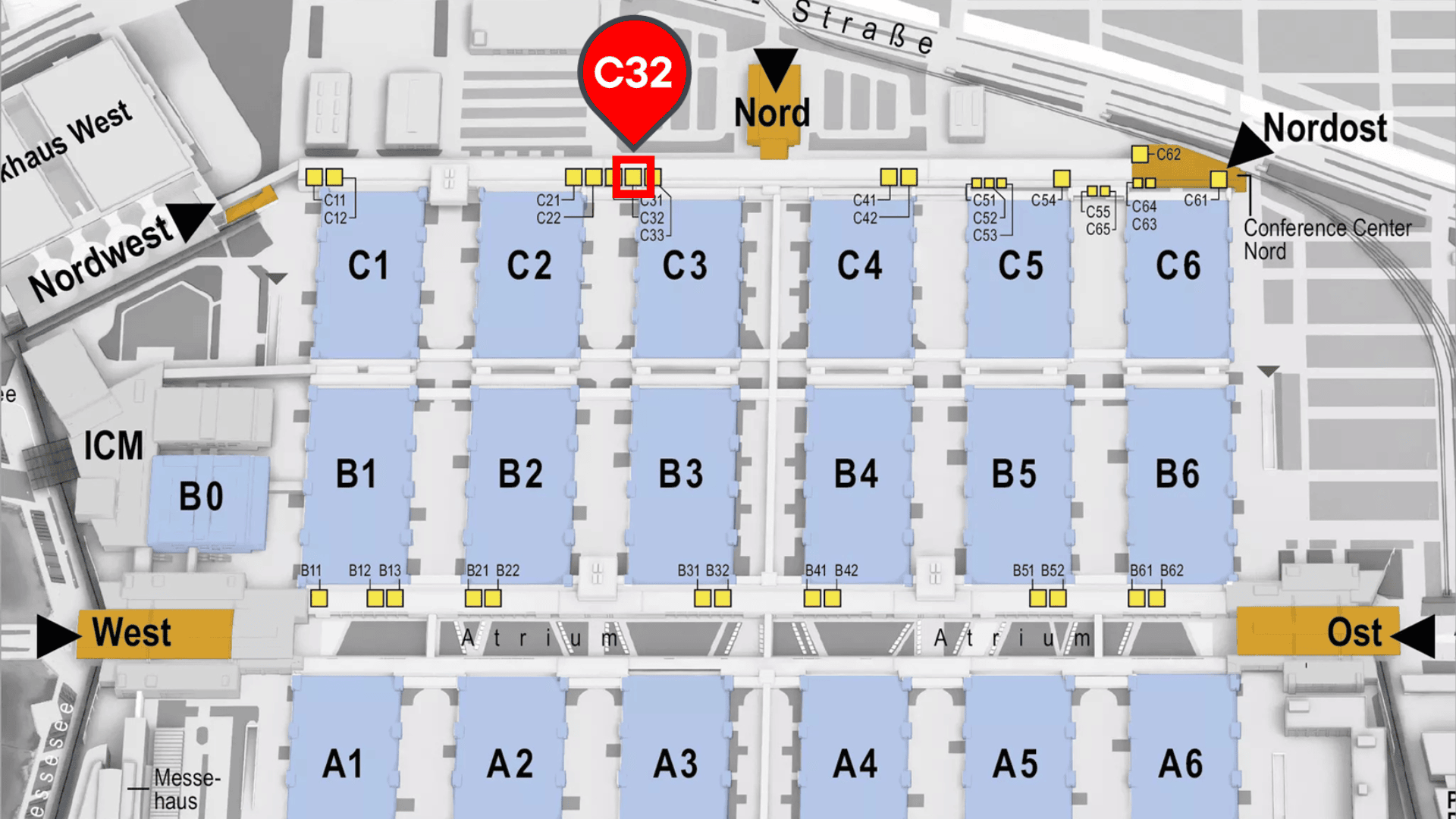 Hallenplan mit den Ständen A1–A6, B1–B6 und C1–C6. Stand C32 ist in der Nähe des Eingangs Nord rot markiert. Die umliegenden Bereiche und Eingänge dienen zur Orientierung.