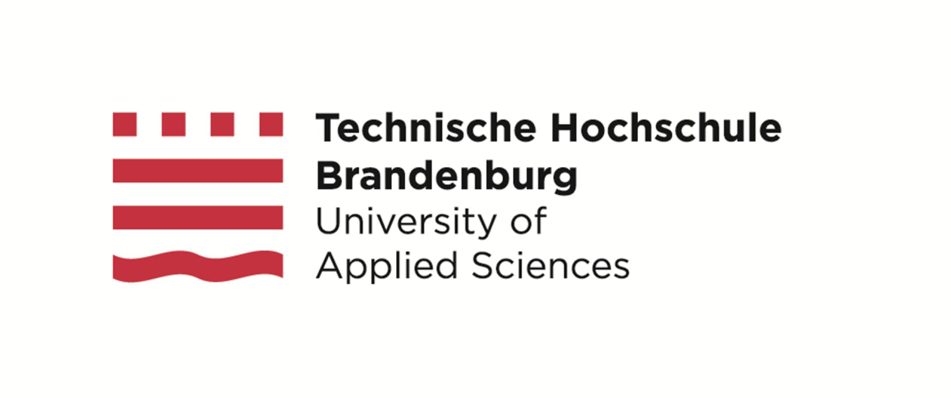 Das Logo der Technischen Hochschule Brandenburg, University of Applied Sciences, mit roten horizontalen Linien und einer Welle neben dem Namen der Hochschule in schwarzer und grauer Schrift auf weißem Hintergrund.