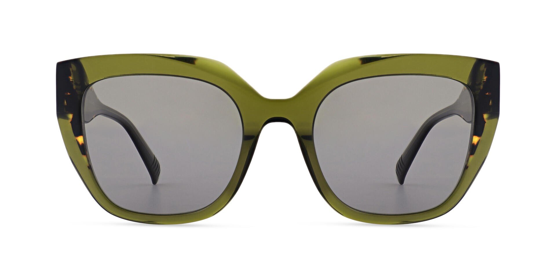 Olivgrüne, übergroße, quadratische Sonnenbrille mit dickem Rahmen und dunkel getönten Gläsern, von vorne vor weißem Hintergrund.