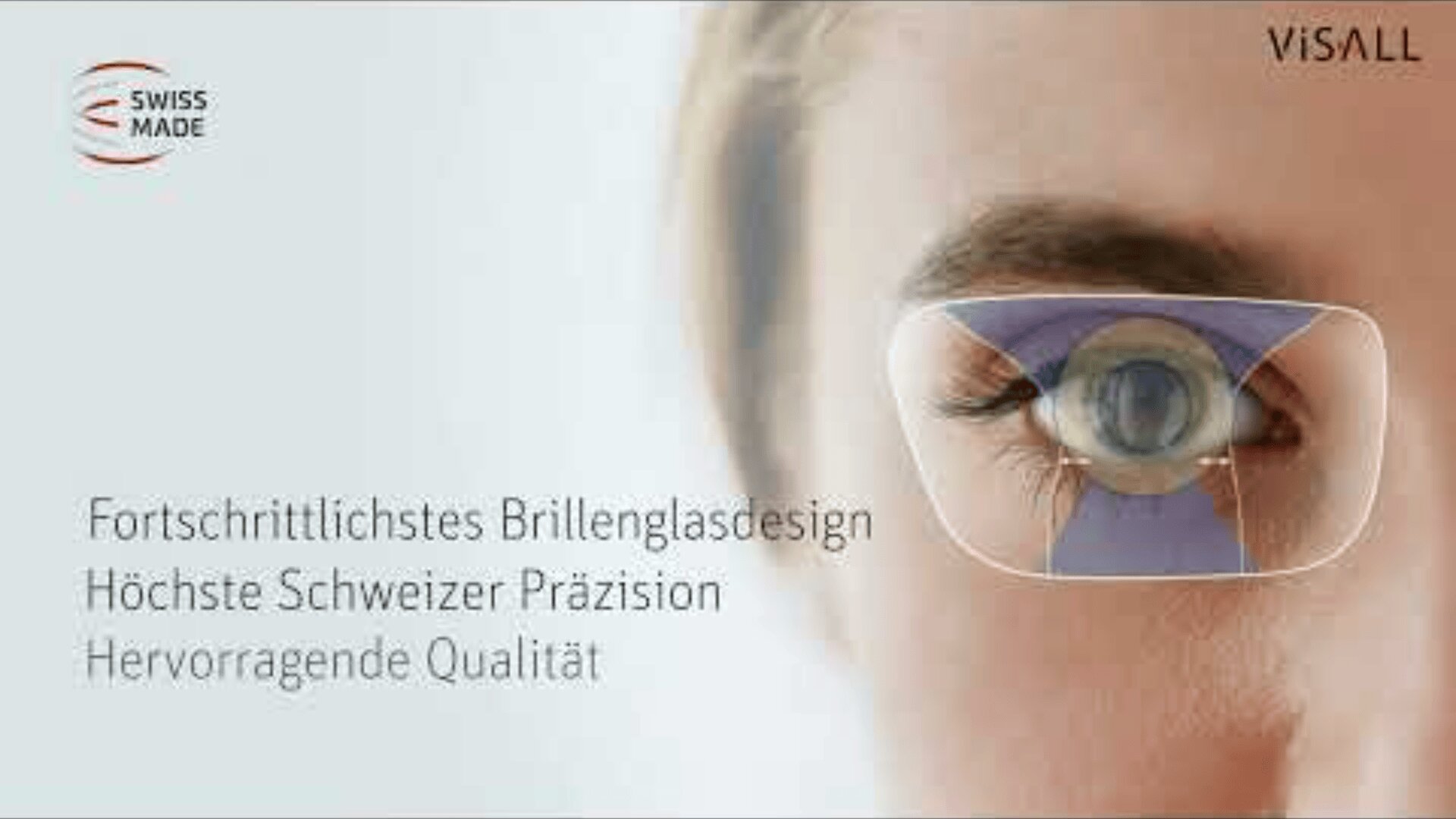 Nahaufnahme eines Brillenträgers mit umrandeten Gläsern. Der deutsche Text wirbt für fortschrittliches Brillenglasdesign, Schweizer Präzision und hervorragende Qualität. In den Ecken sind die Logos von Swiss Made und Visall zu sehen.