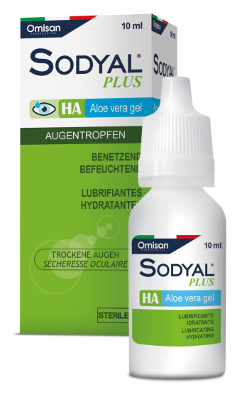 Weiße Flasche und Schachtel mit Augentropfen Sodyal Plus Aloe vera Gel mit grüner und blauer Beschriftung, gekennzeichnet für die Befeuchtung und Befeuchtung trockener Augen, mit Text in mehreren Sprachen.