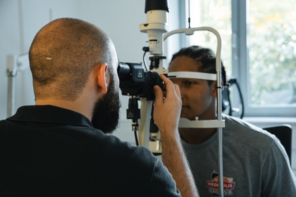 Beurteilung des vorderen Augenabschnitts (Foto: Maximilian Haindl)